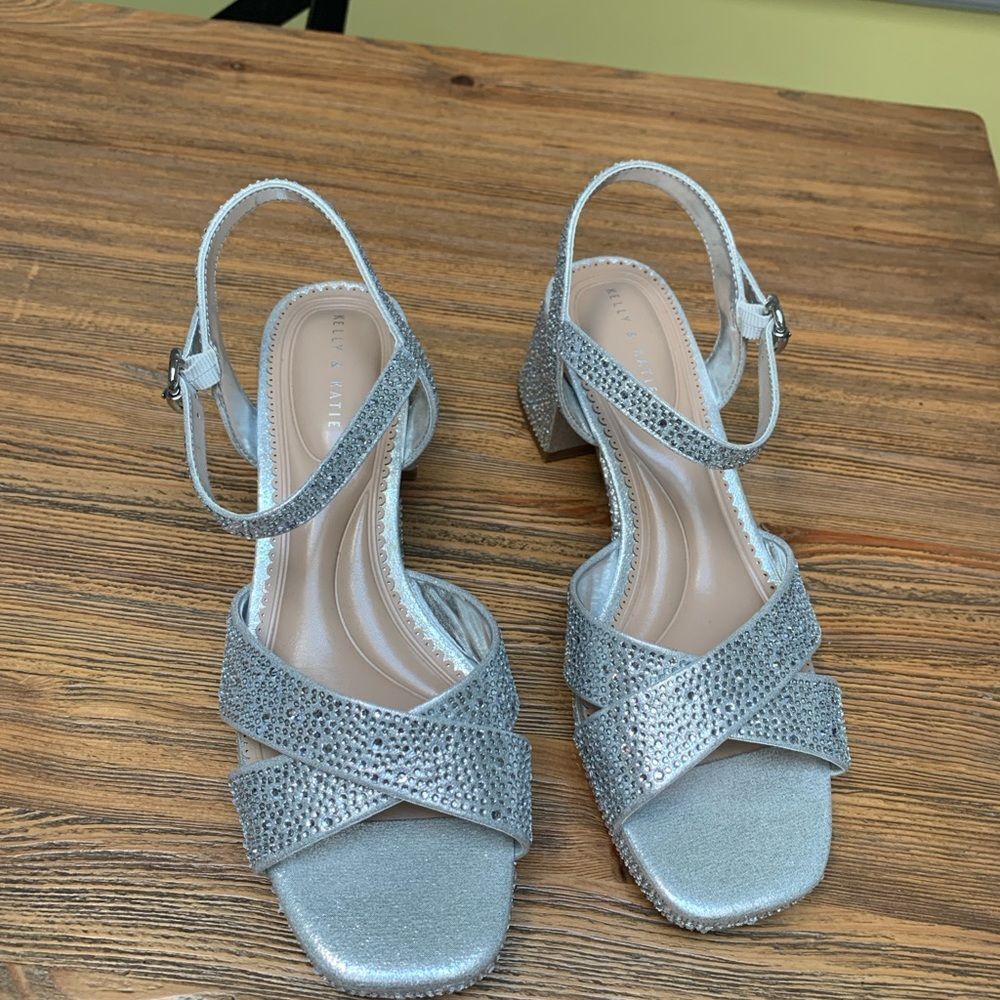 Kelly & Katie Silver Glitter Sandals NWOT - Picture 8 of 16